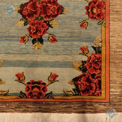 قالیچه دستباف منطقه هریس بخشایش پشم دستریس و رنگ گیاهی طرح مدرن گل رز