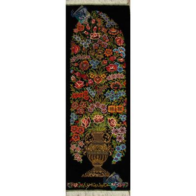 تابلویی فرش دستباف تمام ابریشم قم ستونی گلدانی تولیدی احمدی بدن قاب