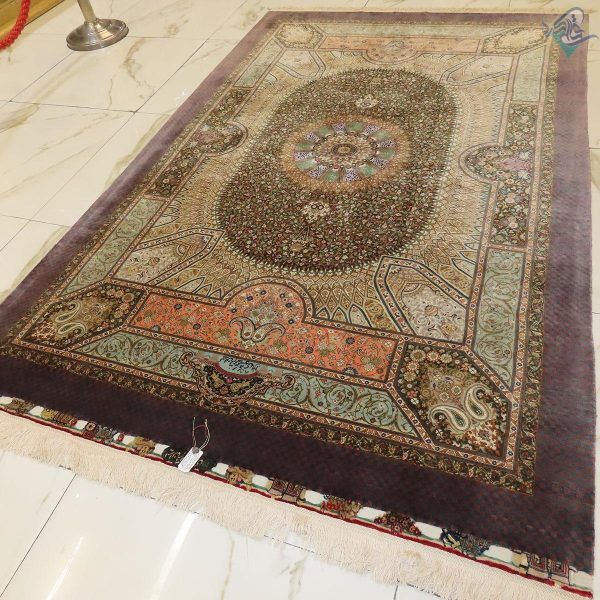 قالیچه دستباف تمام ابریشم قم اصل محمد جمشیدی - Image 6