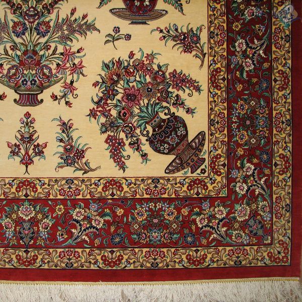 قالیچه دستباف تمام ابریشم قم طرح گلدانی دسته گلی تولیدی روزگرد - Image 4