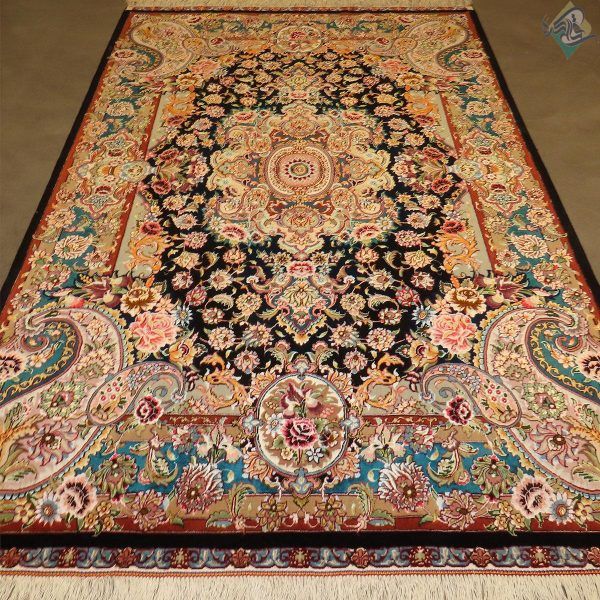 قالیچه دستباف تبریز طرح جدید سالاری کف حاشیه و ریشه وگل ابریشم - Image 2