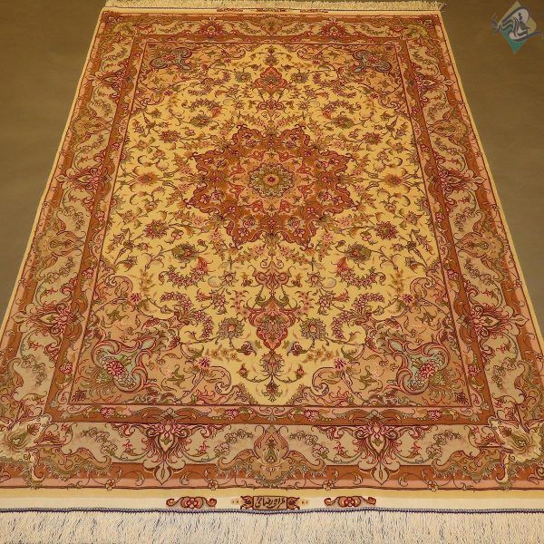 قالیچه تبریز دستباف طرح جدید رضایی چله و گل ابریشم رنگ خاص - Image 3