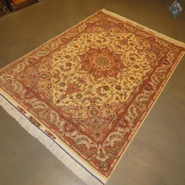 قالیچه تبریز دستباف طرح جدید رضایی چله و گل ابریشم رنگ خاص - Image 5