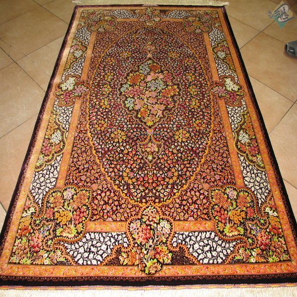 ذرع و نیم دستباف تمام ابریشم قم طرح سینی گل تولیدی بیطرفان - Image 2