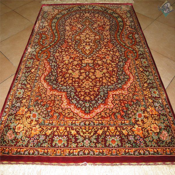 ذرع و نیم دستباف تمام ابریشم قم طرح تاج گل مارک رجبیان - Image 2