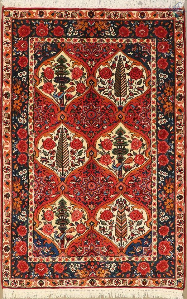 قالیچه دستباف بختیاری طرح سرو و کاج رنگ گیاهی