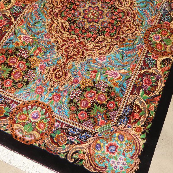 ذرع و نیم دستباف تمام ابریشم قم طرح جدید گل سرخی قالیکده هشتاد رج - Image 4