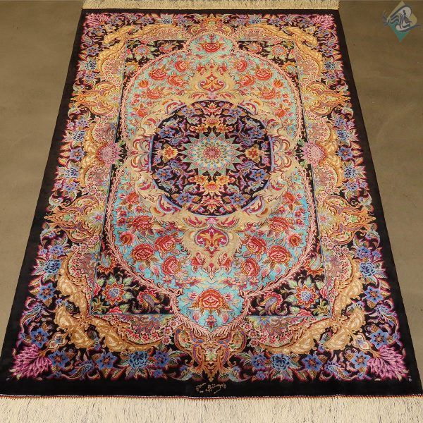 ذرع و نیم دستباف تمام ابریشم قم طرح جدید گل رز قالیکده هشتاد رج - Image 3
