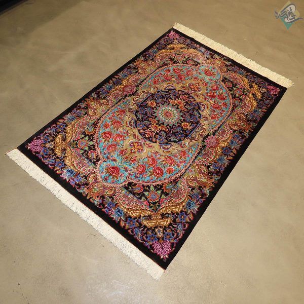 ذرع و نیم دستباف تمام ابریشم قم طرح جدید گل رز قالیکده هشتاد رج - Image 5