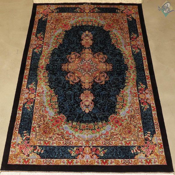 ذرع و نیم دستباف تمام ابریشم قم طرح جدید گلزار قالیکده هشتاد رج - Image 2
