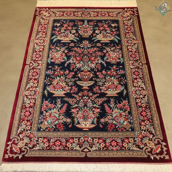 ذرع و نیم دستباف تمام ابریشم قم طرح گلدانی دسته گلی روزگرد هشتاد رج - Image 3