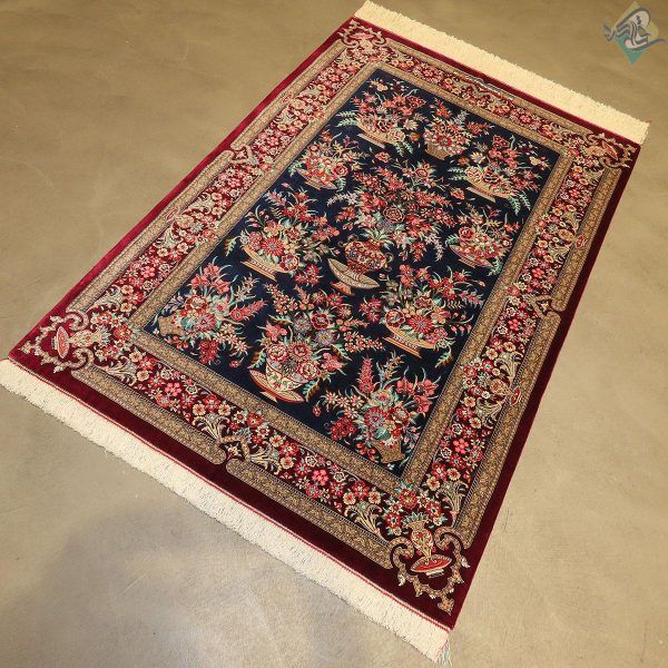 ذرع و نیم دستباف تمام ابریشم قم طرح گلدانی دسته گلی روزگرد هشتاد رج - Image 6