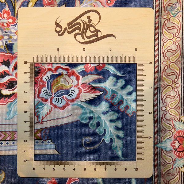 ذرع و نیم دستباف تمام ابریشم قم طرح گلدانی دسته گلی روزگرد هشتاد رج - Image 7