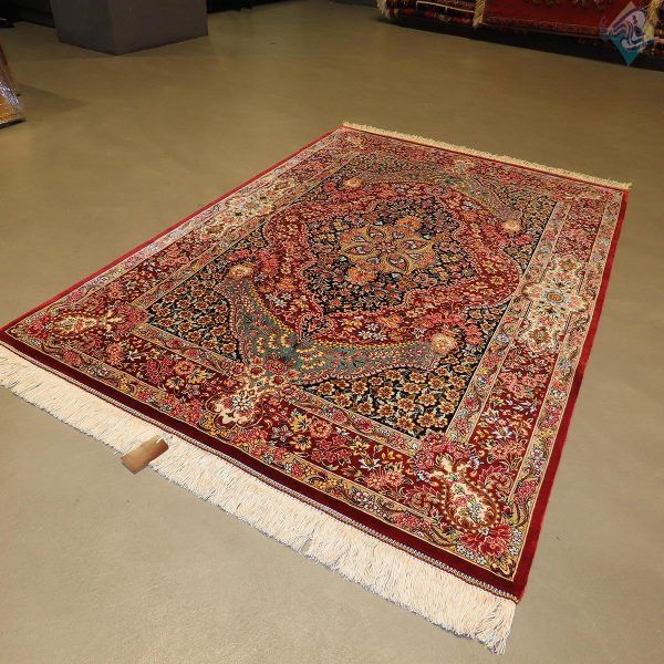 ذرع و نیم دستباف تمام ابریشم قم طرح لچک ترنج لاکی - Image 6