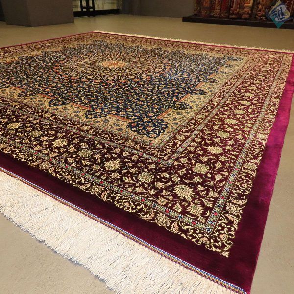 فرش دستباف مربع دو در دو متر تمام ابریشم قم طرح ترنج کتیبه رضوی - Image 6