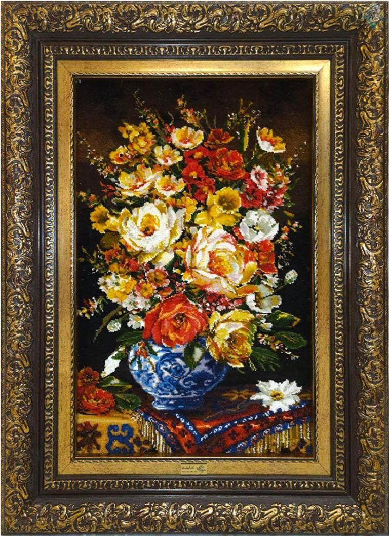 تابلو فرش دستباف تبریز طرح گلدان گل روی فرش