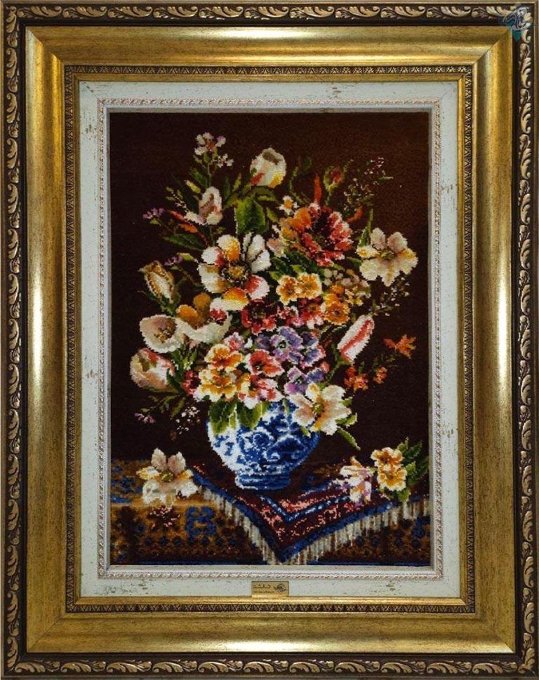 تابلو فرش دستباف تبریز نقش گلدان چینی روی فرش