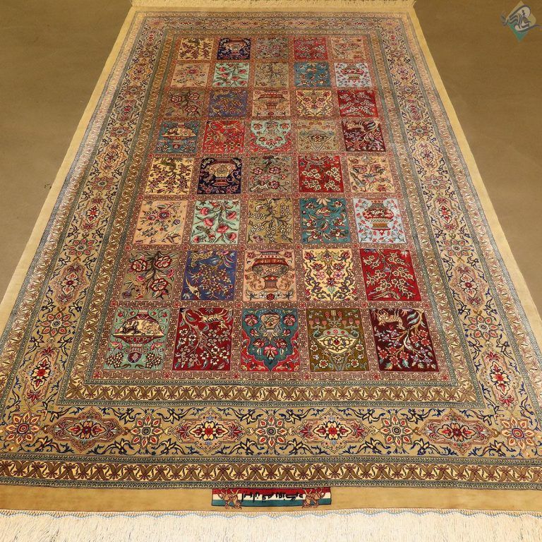 قالیچ دستباف تمام ابریشم قم تولیدی روزگرد خشتی تلخ و شیرین