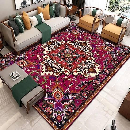 چیدمان قالیچه دستباف جلوی مبل